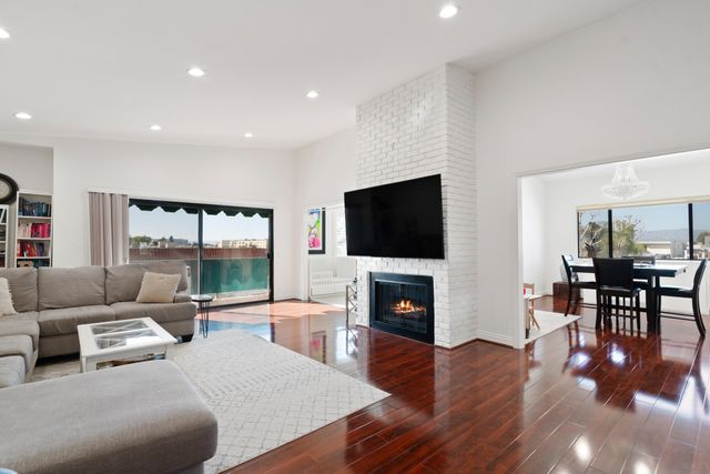 5416 Zelzah Ave 301-5