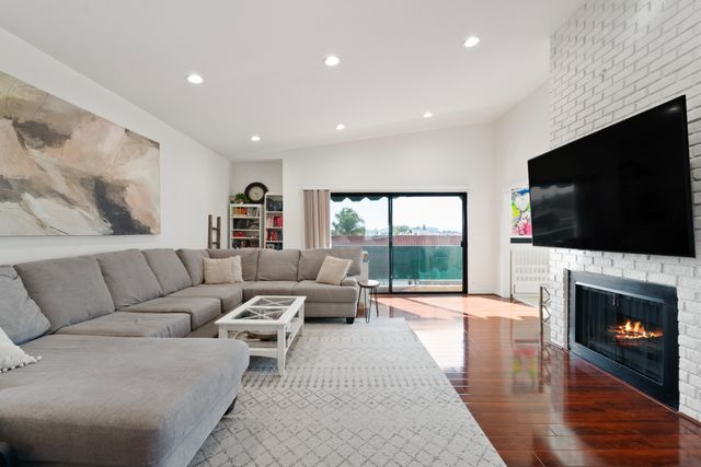 5416 Zelzah Ave 301-7