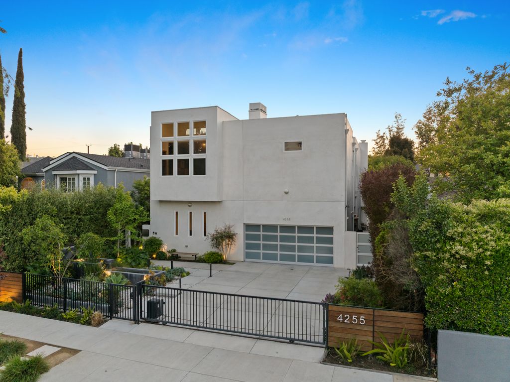 4255 St Clair Ave-107