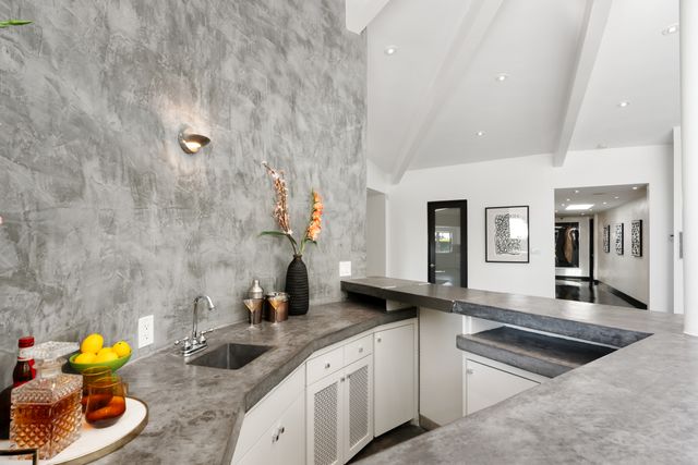 2226 San Ysidro Dr-14