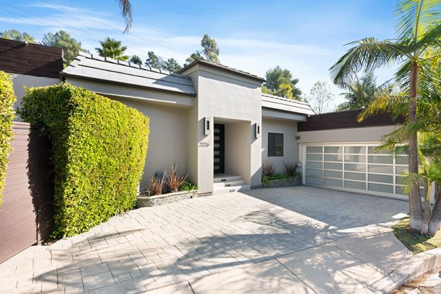 2226 San Ysidro Dr-3