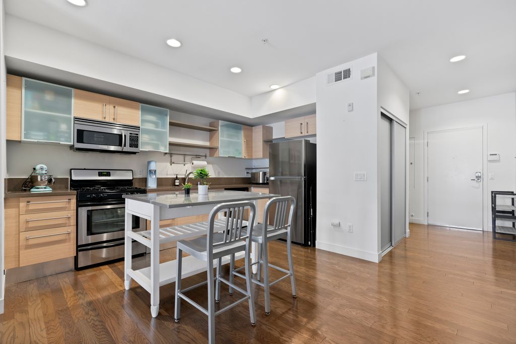 1234 Wilshire Blvd-3