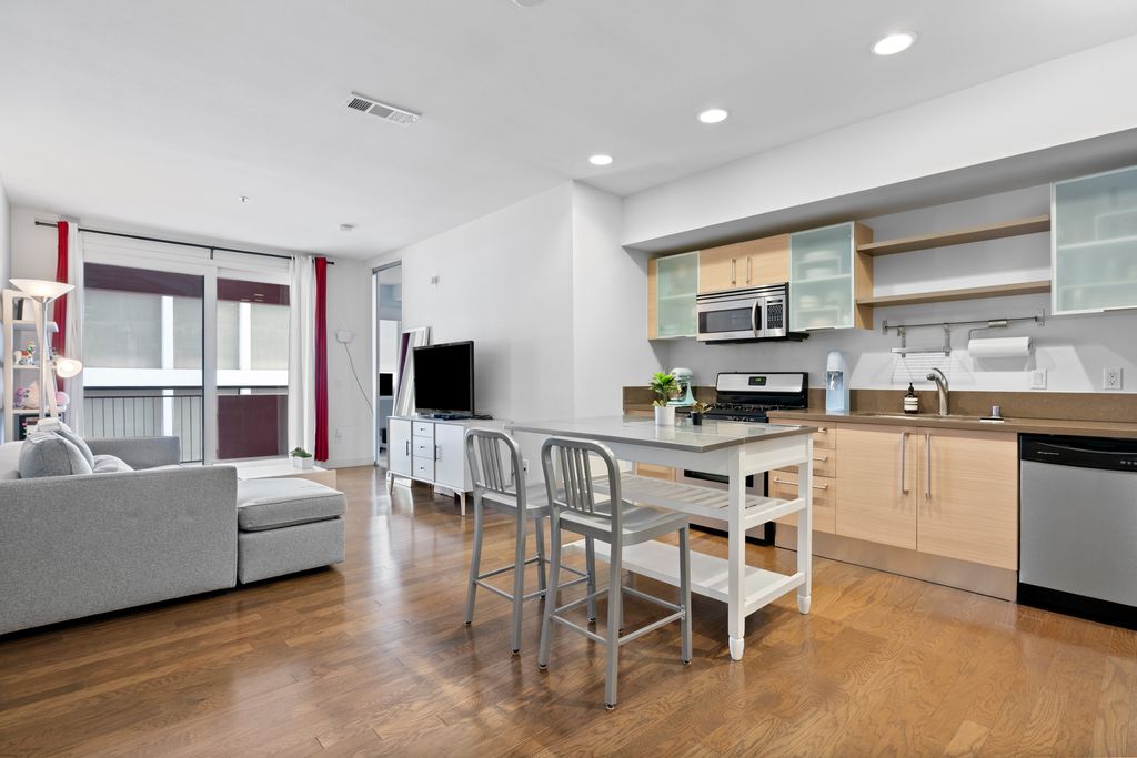 1234 Wilshire Blvd-4