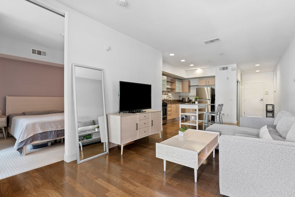 1234 Wilshire Blvd-8