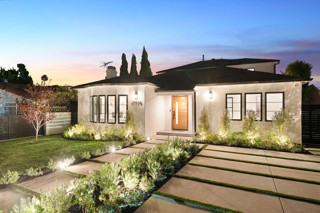 10820 Wellworth Ave Twilight-14