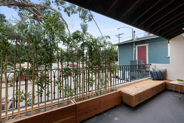 125 N Venice Blvd-10