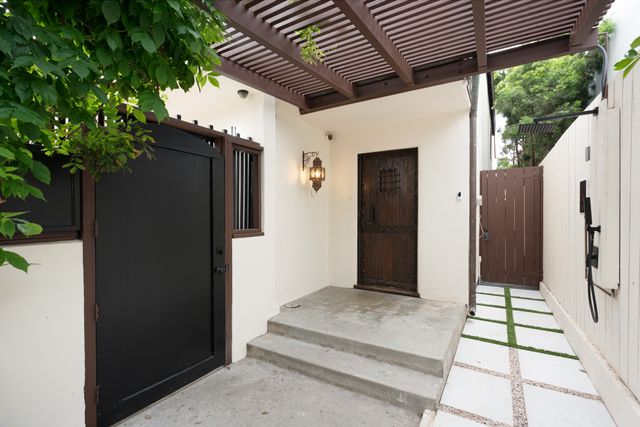 125 N Venice Blvd-2