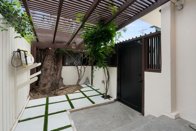 125 N Venice Blvd-3