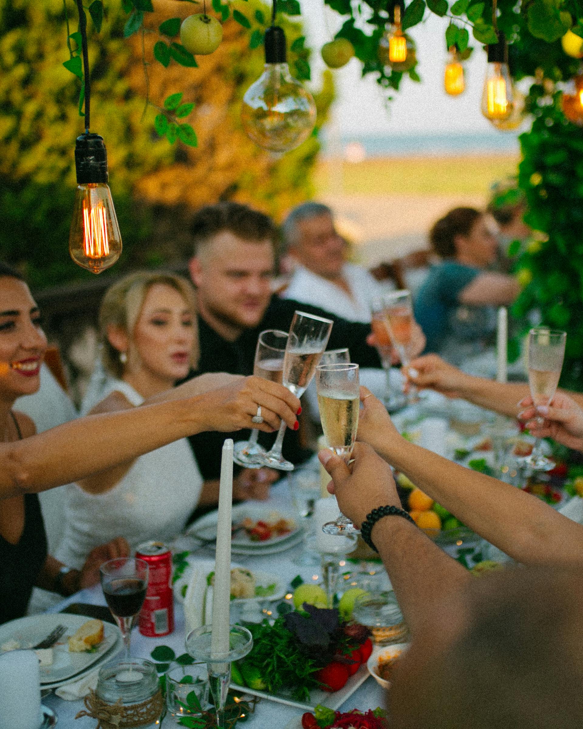 Essential Wine Etiquette in France