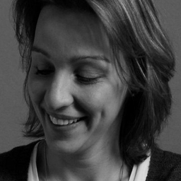 Nicola Kuhrt's profile photo