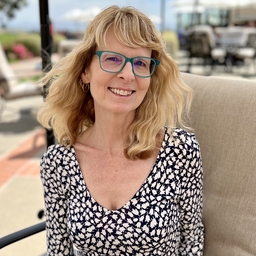 Elizabeth Smith's journalist profile photo