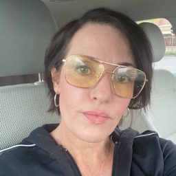 Courteney Stuart's profile photo