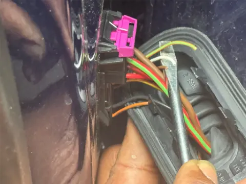 Broken wire harness in Audi TT driver door causing airbag warning light – common fault linked to crash sensor G179 (code 01221)