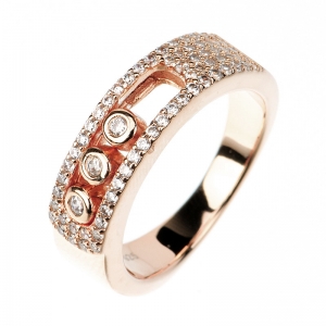 Anillo medio sin fin , con tres piedras con virola en el centro que tienen movimiento, rosado