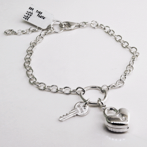 Pulsera corazon inflado y llave