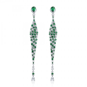 Par aros linea premium, largos, piedras verdes y blancas