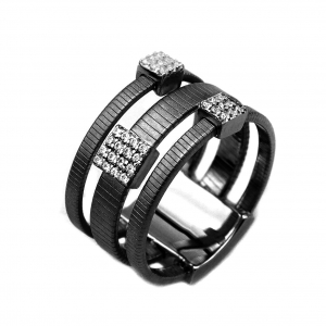 Anillo linea premium, triple hilo retorcido rodio negro con apliques cuadrados pavee