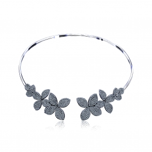 Gargantilla rigida con flores pavee, rodio negro