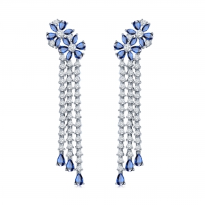 Par aros largos, 3 tiras , flor, plateados con piedras azules y blancas. Largo aprox: 6 cm