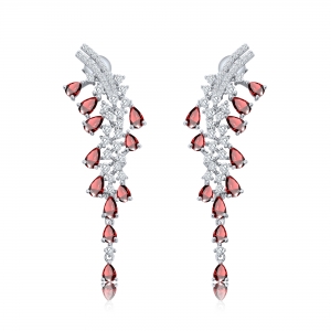 Par aros largos con piedras fucsias