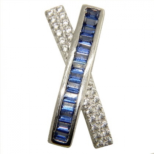 Colgante pasante forma de cruz, con piedras baguette azules