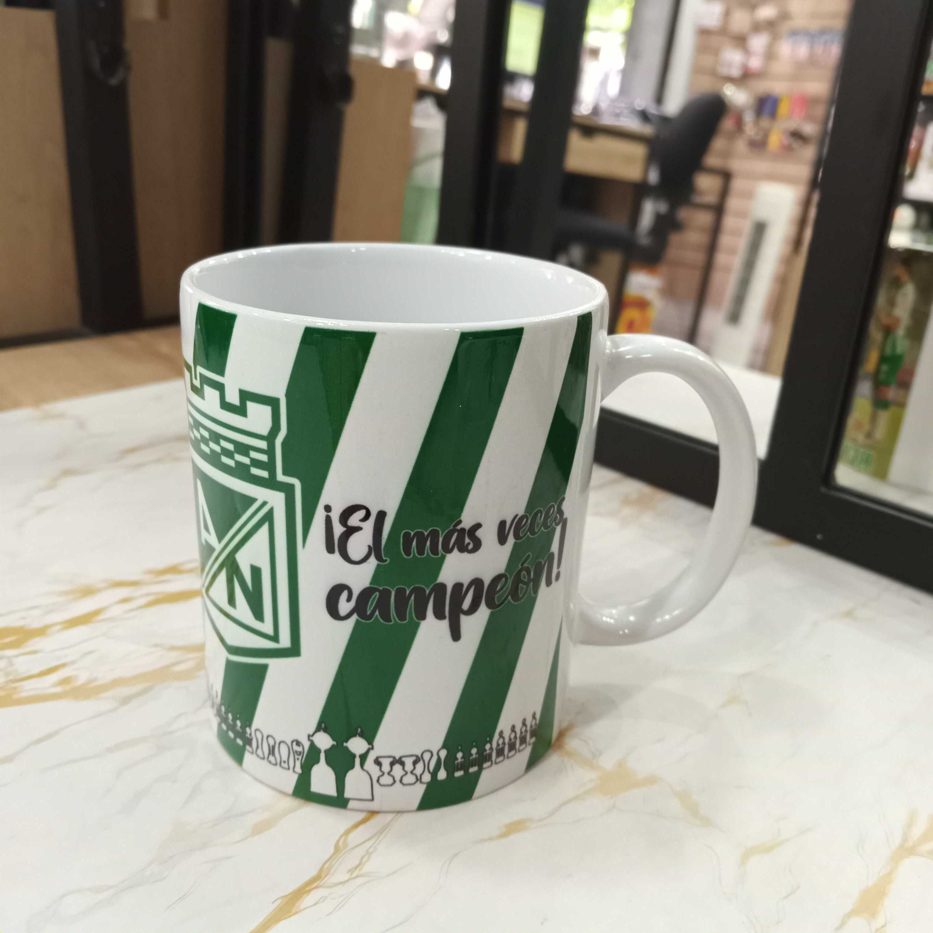 Mug Atlético Nacional: ¡El más veces campeón! - Diseño Premium