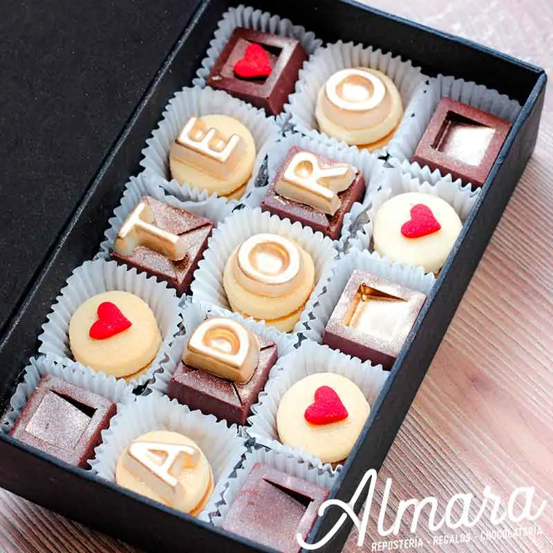 Caja bombones y alfajores por 15

