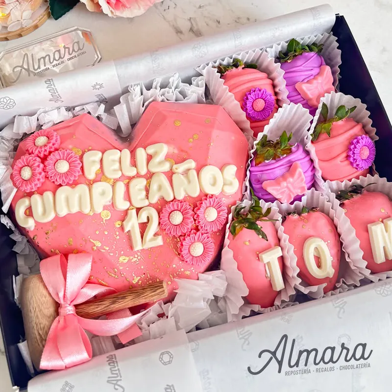 Piñata de Cumpleaños Artesanal con Chocolate y Fresas - ¡Celebra a lo Grande!