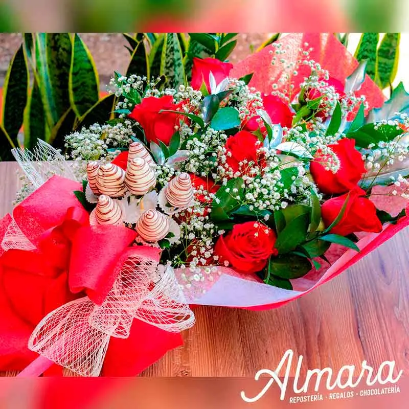 Bouquet de rosas y fresas
