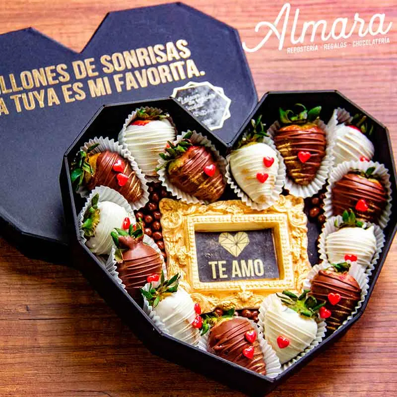 Caja corazón fresas en chocolate
