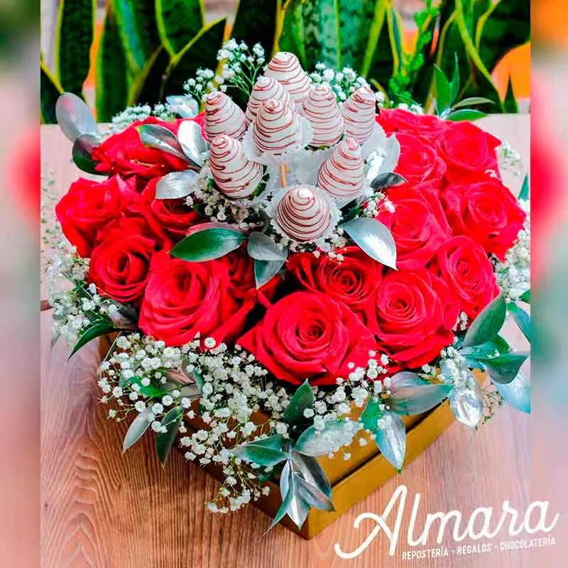 Corazón fresas y rosas
