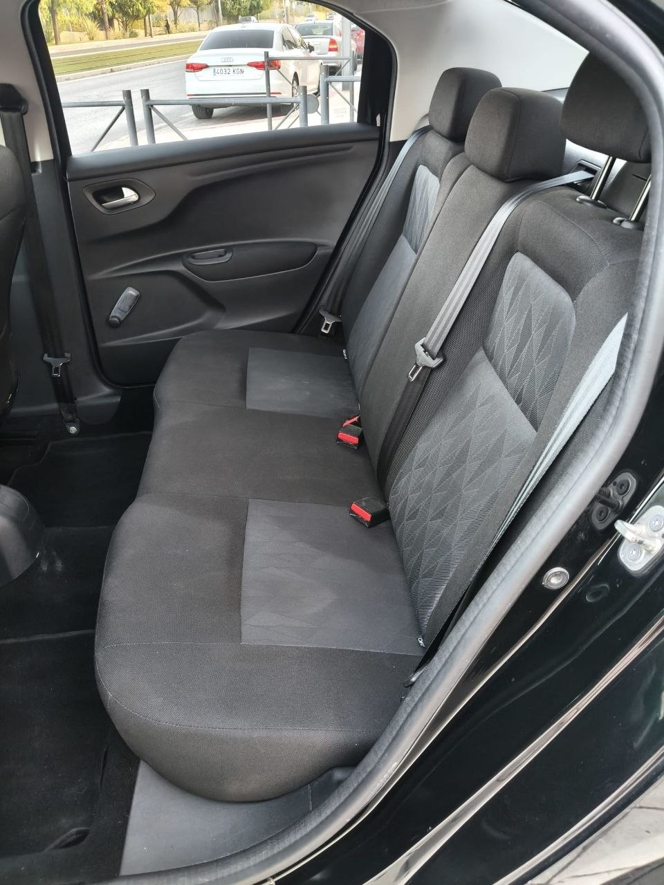 Citroen C-Elysée 1.6 HDI 2018 - Asientos delanteros