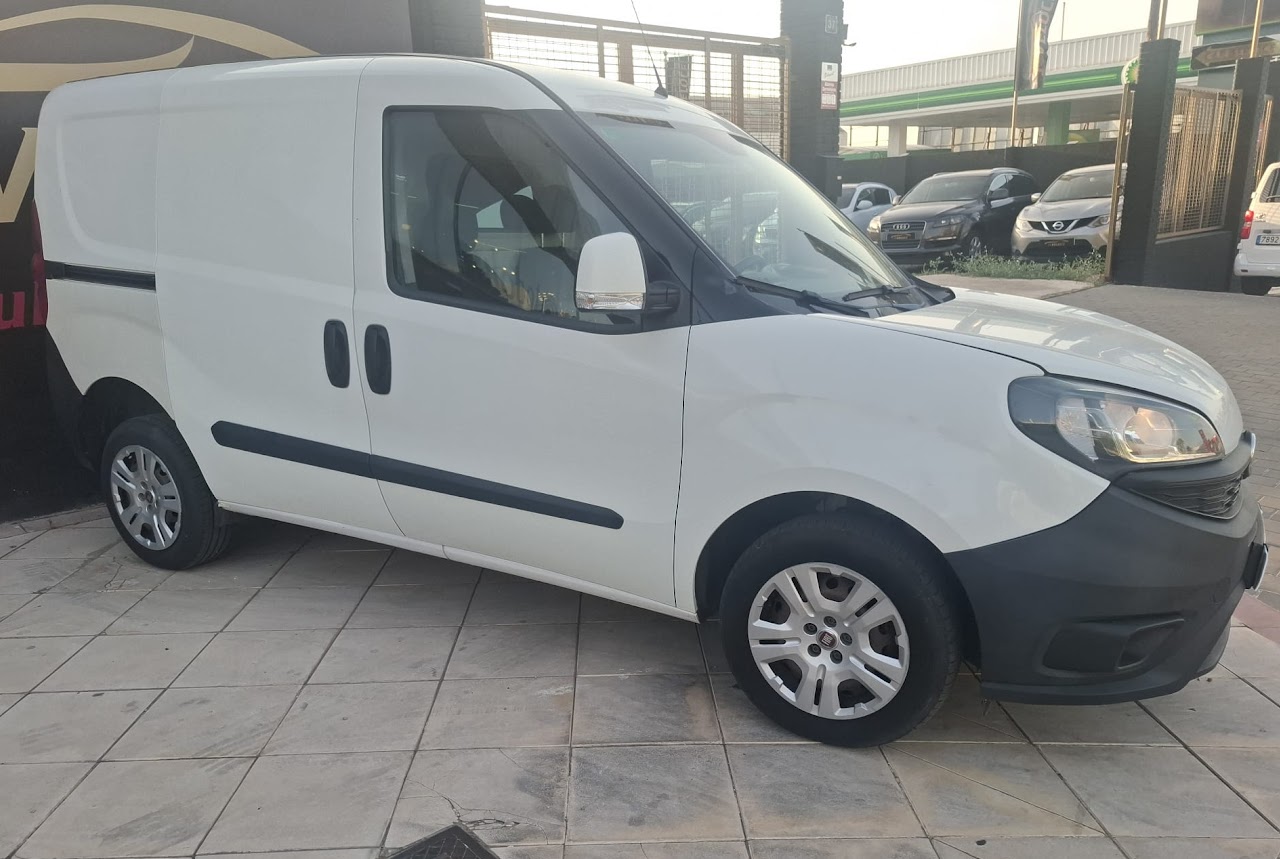 Fiat Doblò 2021 - Vista 3/4 frontal