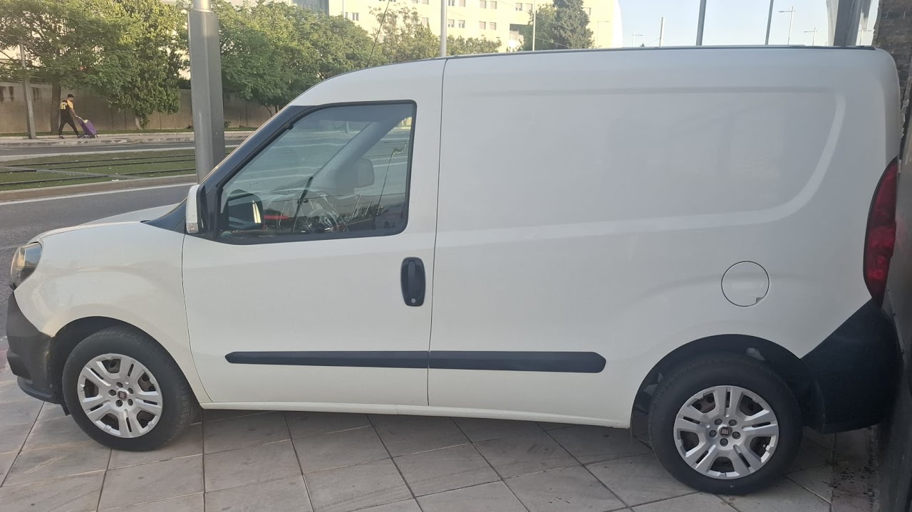 Fiat Doblò 2021 - Vista 3/4 trasera