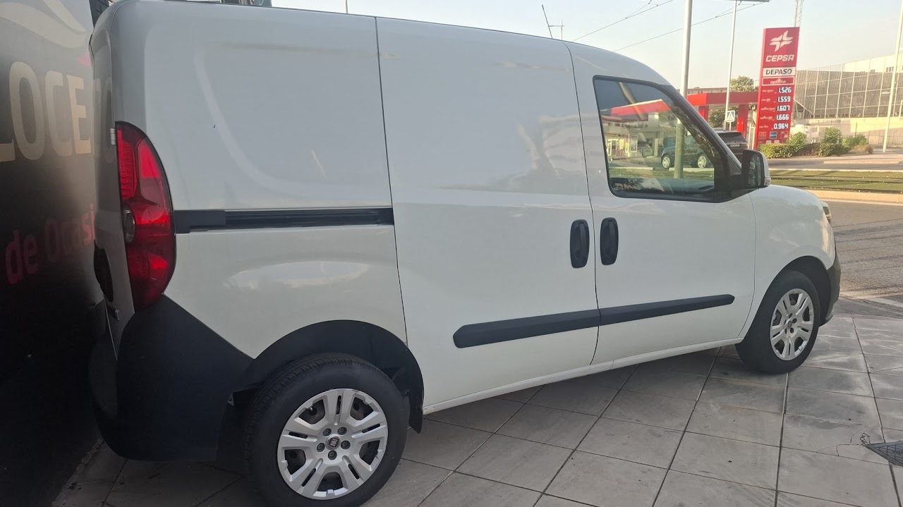 Fiat Doblò 2021 - Vista trasera