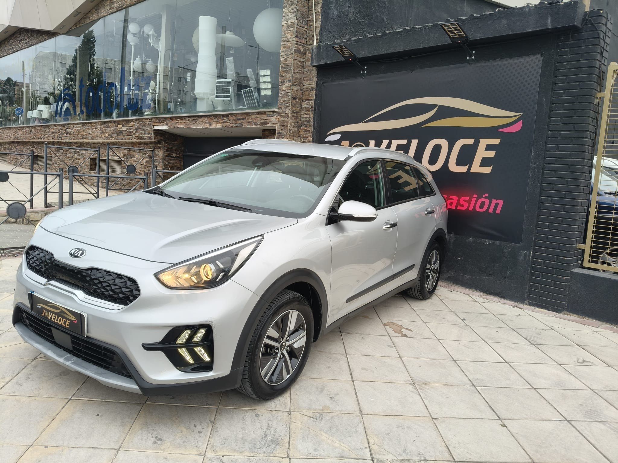 Kia Niro 1.6 HEV 2020 - Vista 3/4 frontal