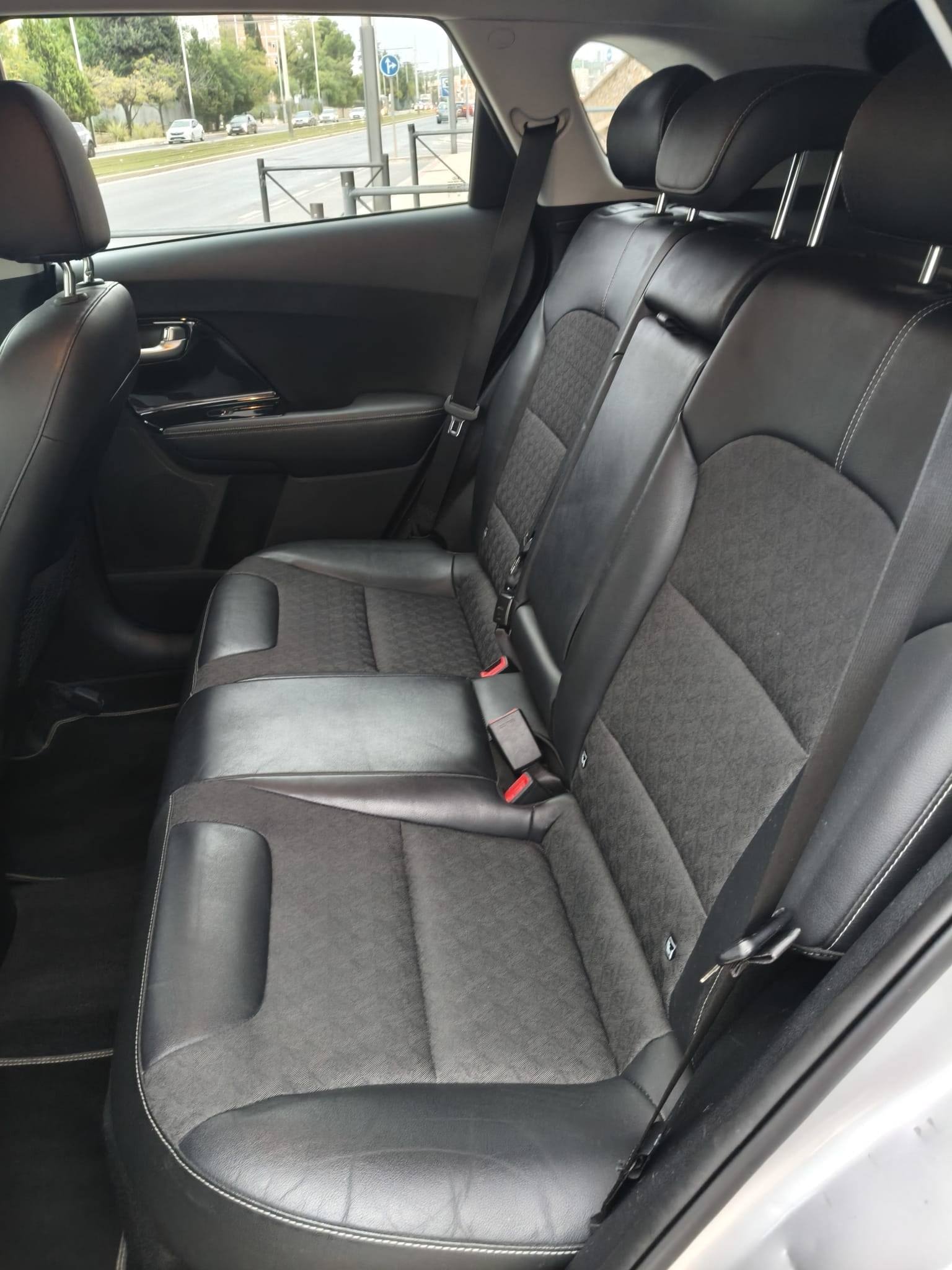 Kia Niro 1.6 HEV 2020 - Asientos delanteros