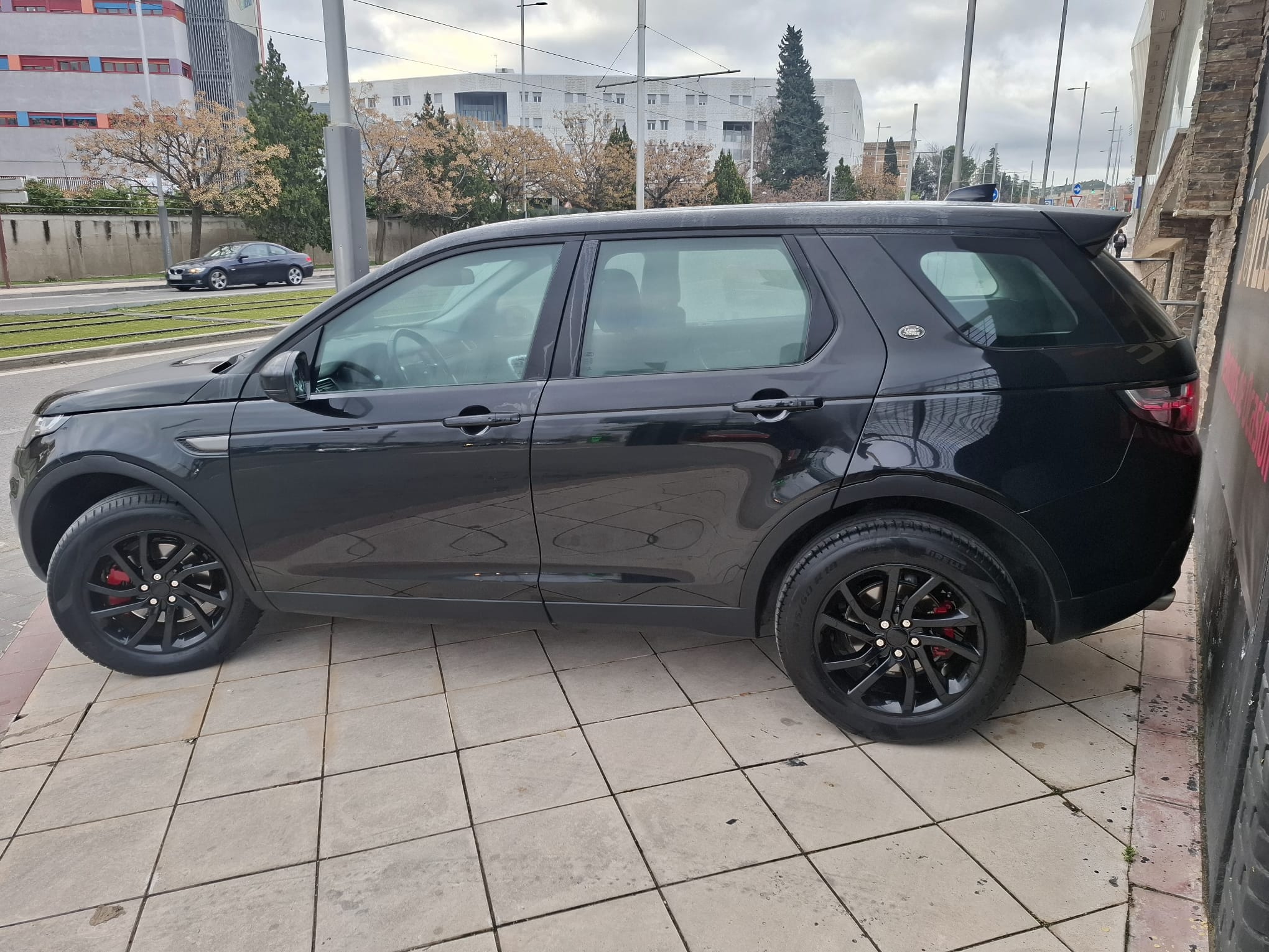 Land Rover Discovery Sport 2016 - Vista 3/4 trasera