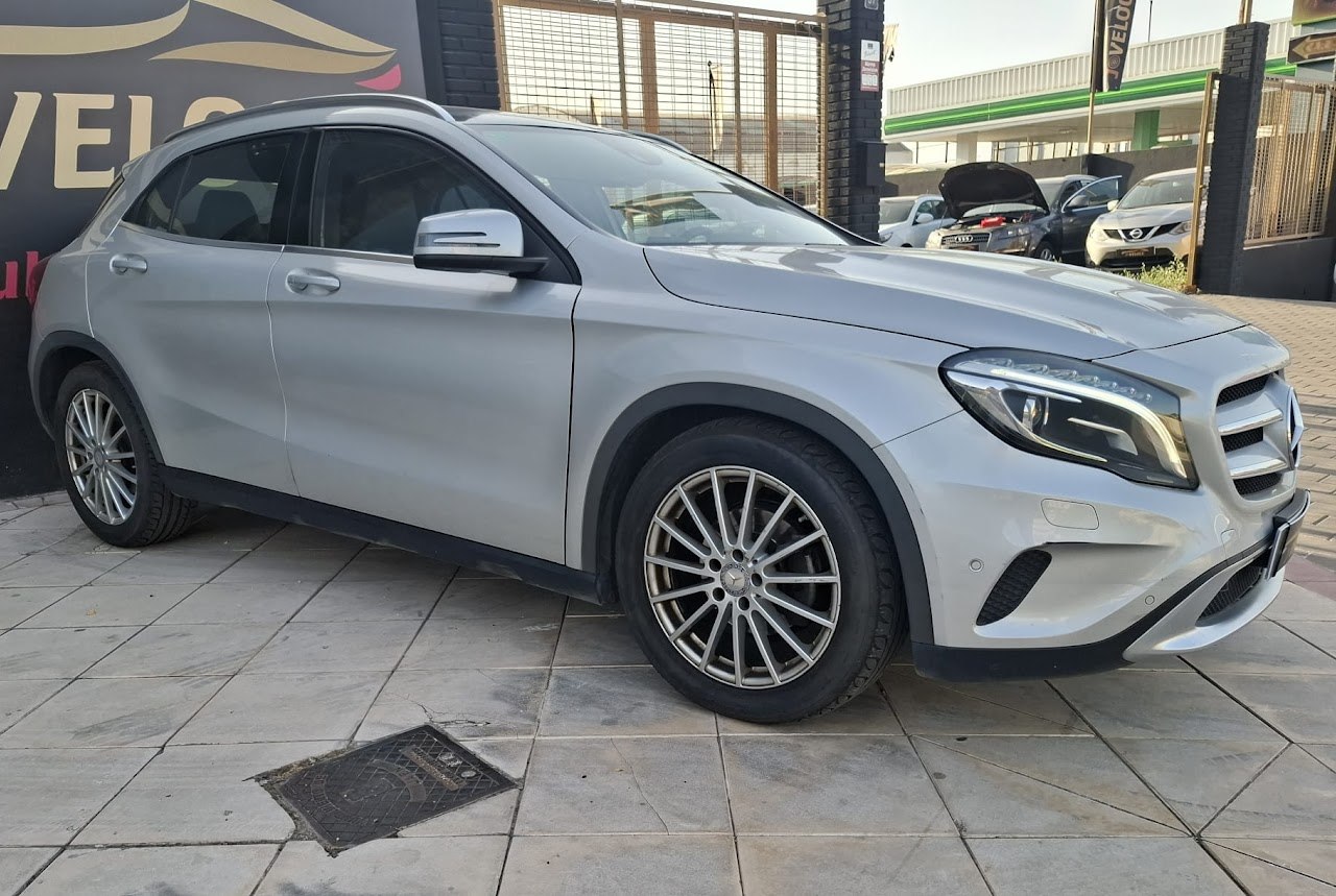 Mercedes GLA 200 CDI 2015 - Vista 3/4 frontal
