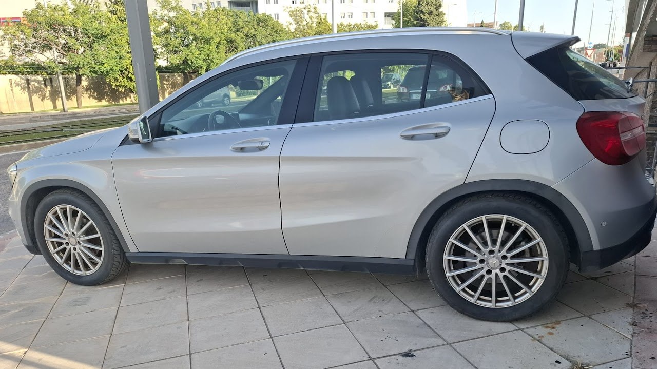 Mercedes GLA 200 CDI 2015 - Vista 3/4 trasera