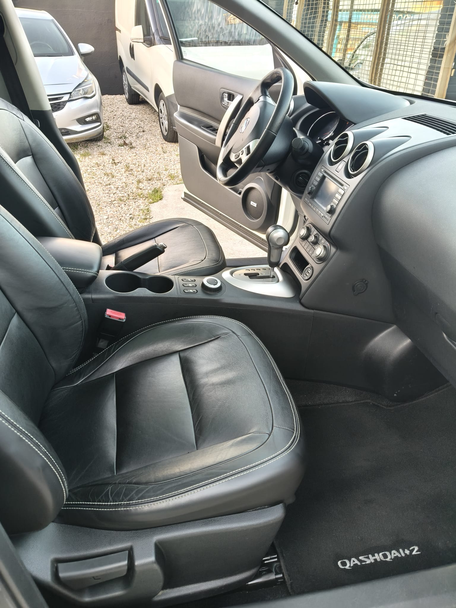 Nissan QASHQAI2 2010 - Consola central
