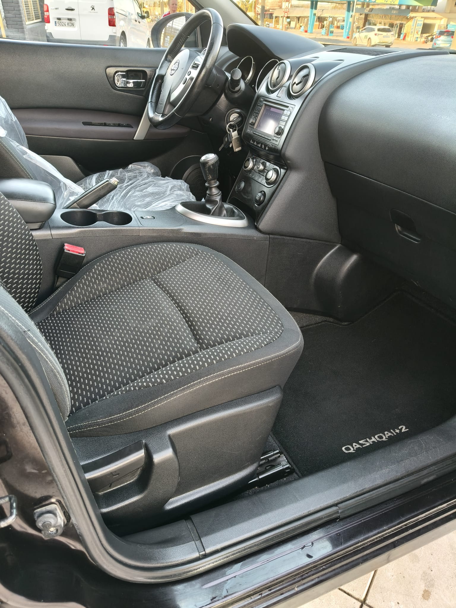 Nissan QASHQAI2. 2010 - Consola central