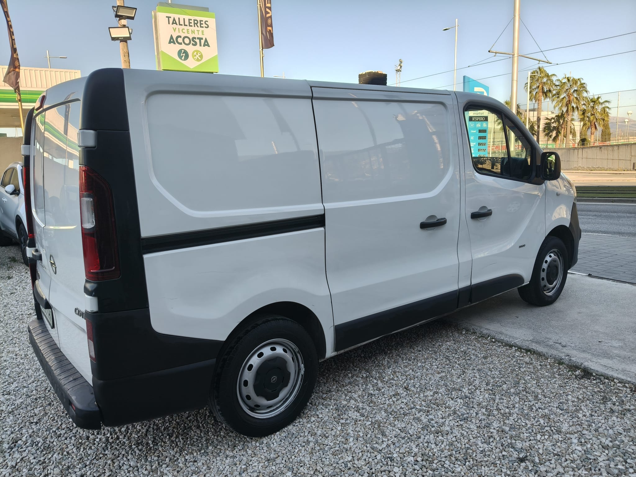 Opel Vivaro 2018 - Vista trasera