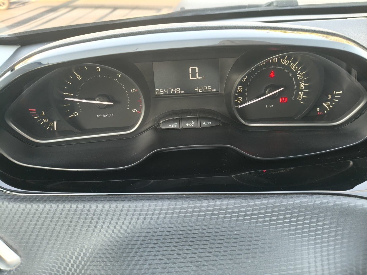 Peugeot 2008 1.6 BlueHDi STYLE 2017 - Salpicadero