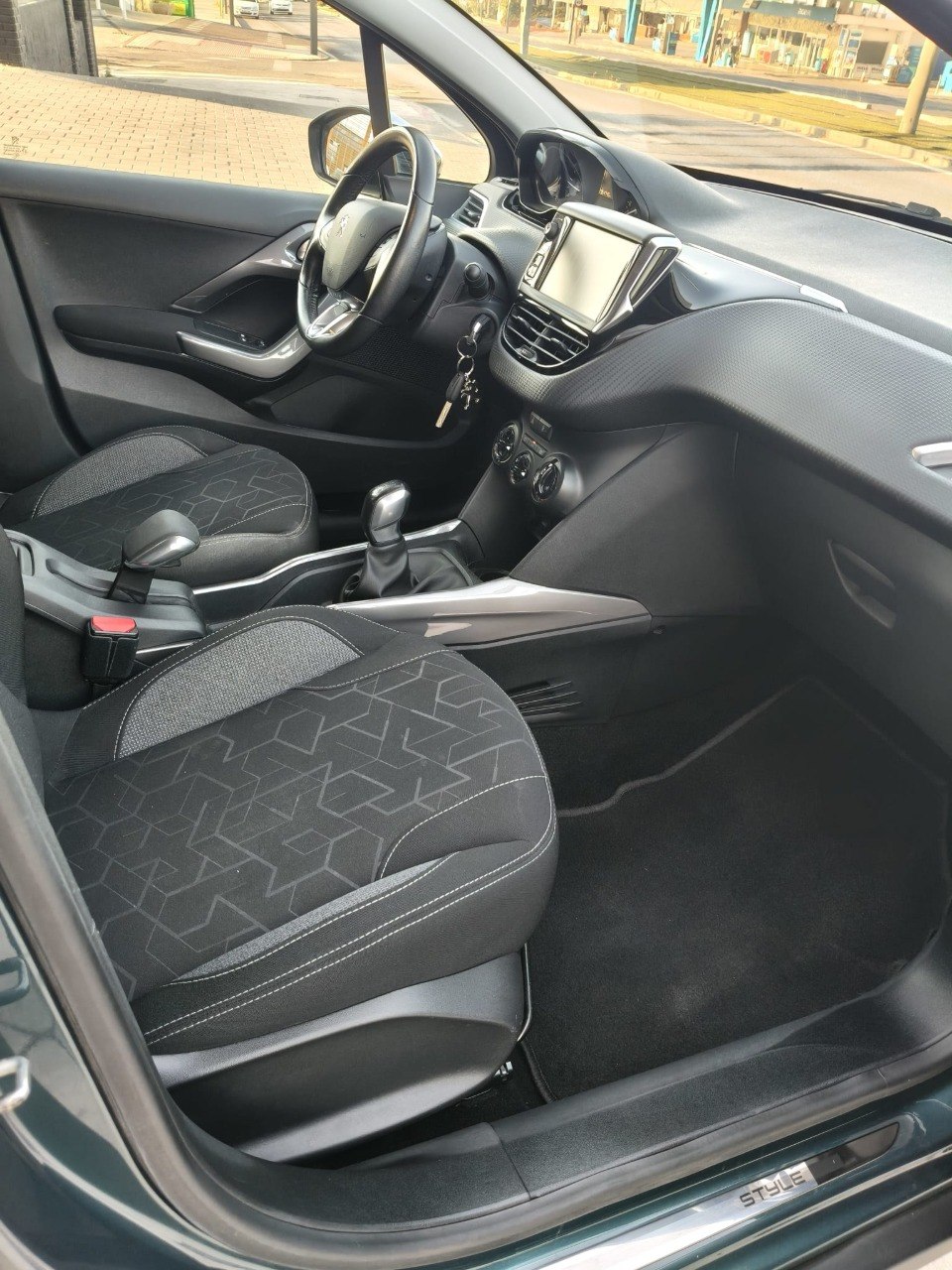 Peugeot 2008 1.6 BlueHDi STYLE 2017 - Consola central