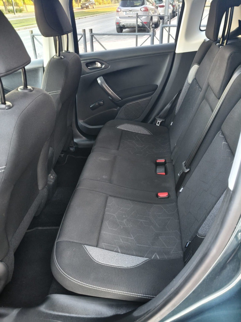 Peugeot 2008 1.6 BlueHDi STYLE 2017 - Maletero