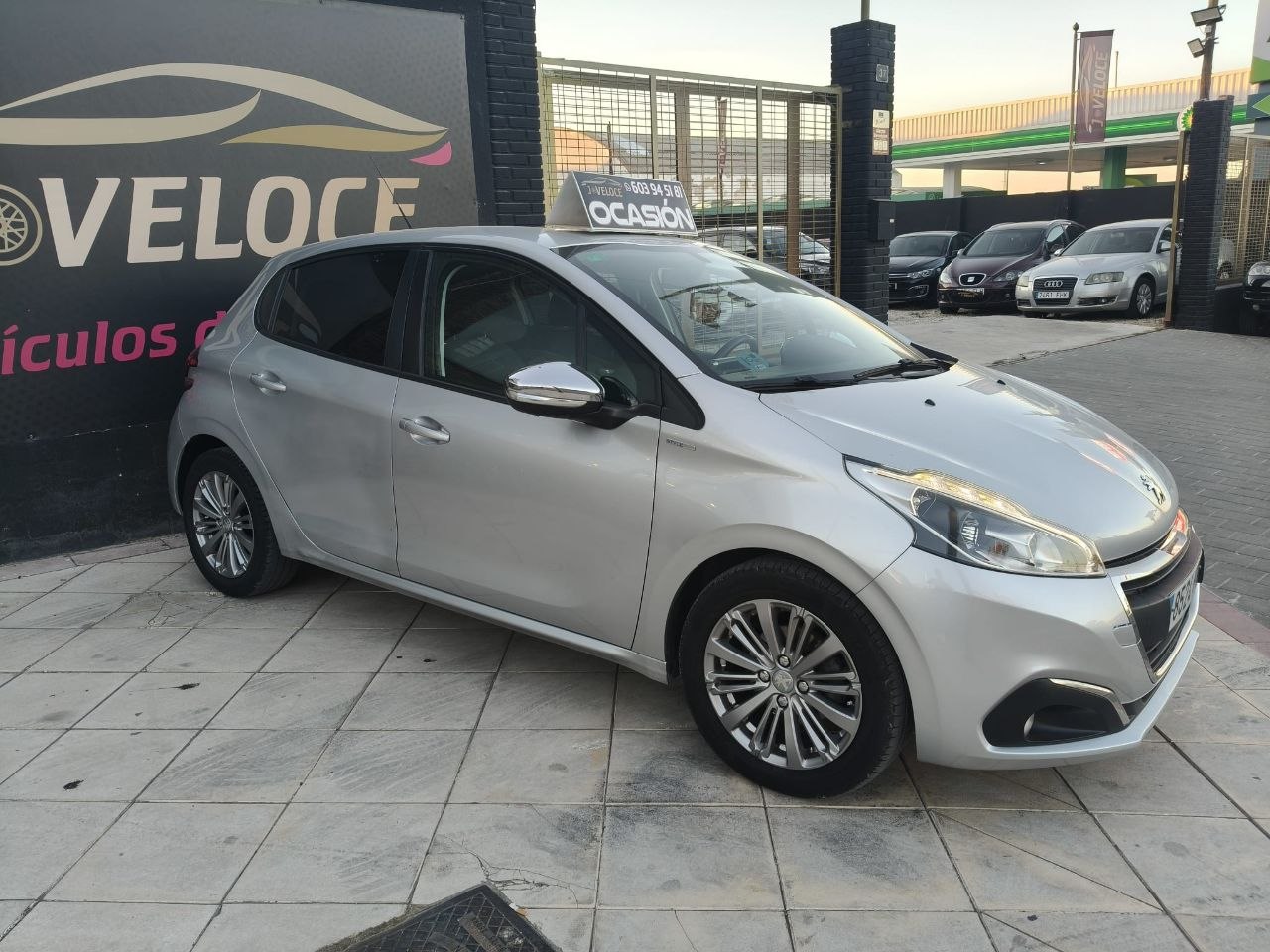 Peugeot 208 1.2 Gasolina Style 2018 - Foto principal de la galería de segunda mano en Jaén