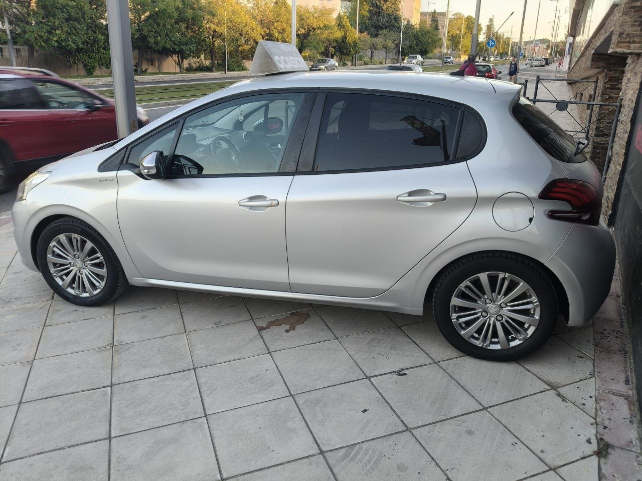 Peugeot 208 1.2 Gasolina Style 2018 - Vista 3/4 trasera