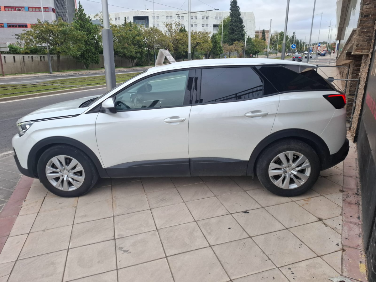 Peugeot 3008 2016 - Vista 3/4 trasera