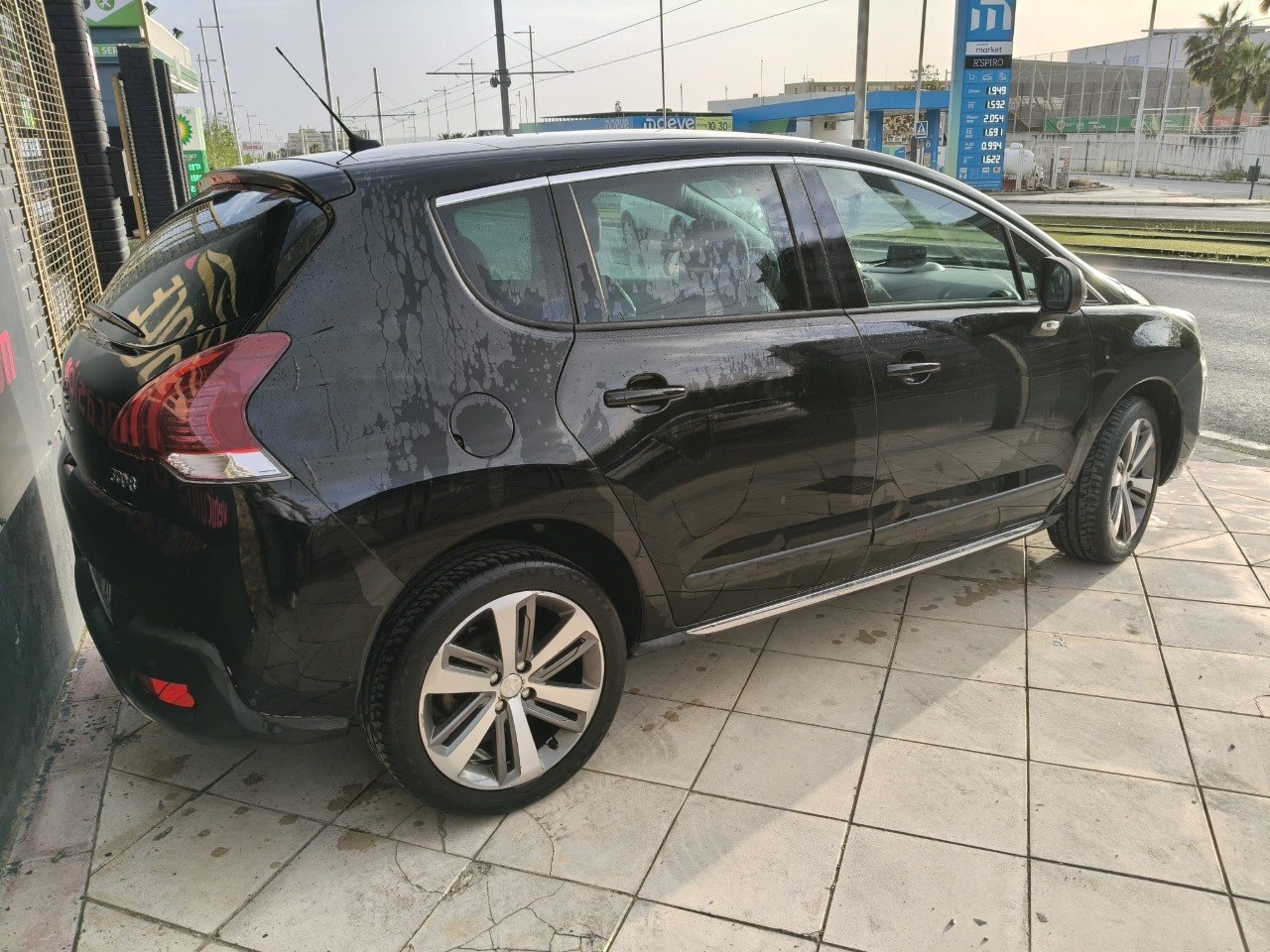 Peugeot 3008 1.6 HDi 2014 - Vista trasera